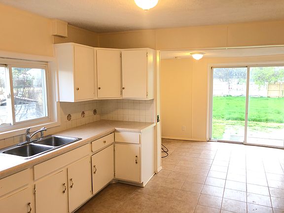 2nd image of 11009 Jewett Ave