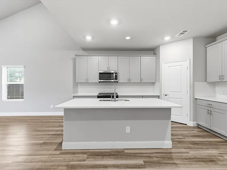 1213 Birchwood Ln — Photo 12