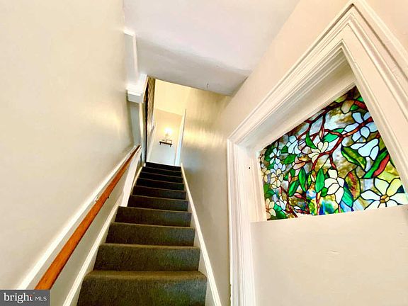 5th image of 211 E Raymond Ave