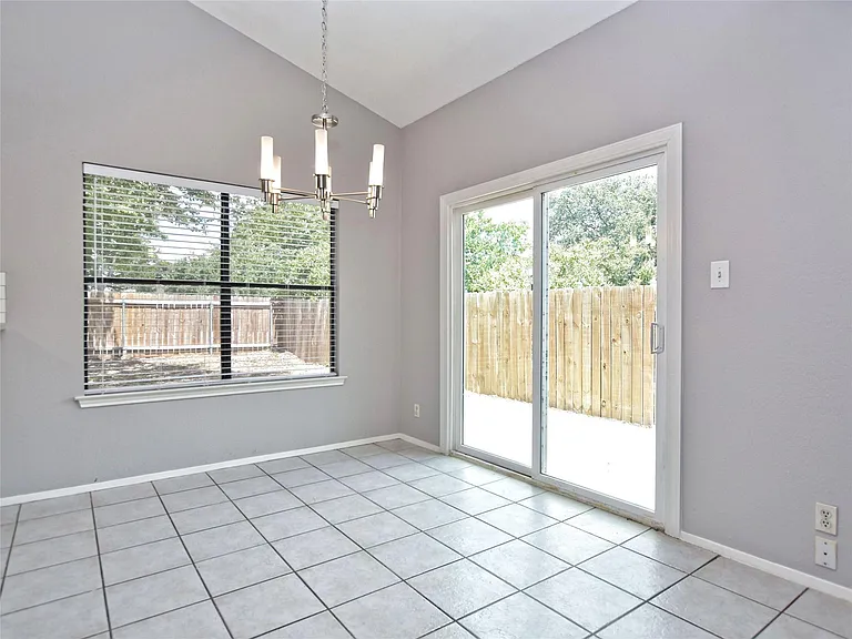813 Primrose Ln — Photo 10