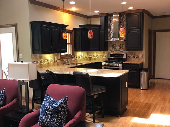 4th image of 212 Camelot Dr