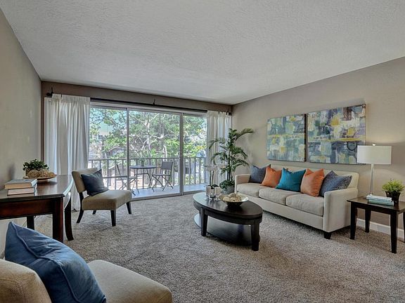 3rd image of 808 Laurel Ave APT 202