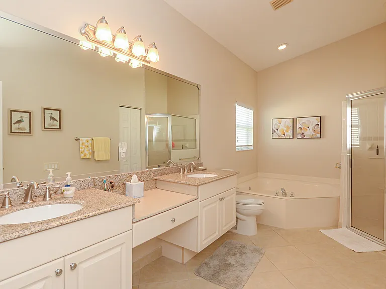 421 NW Sunview Way — Photo 24