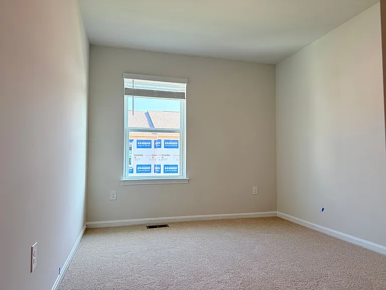 529 Colette St — Photo 8