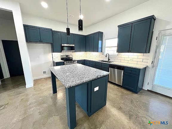 4th image of 1205 Westview Dr