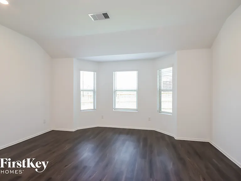 18909 Collina Way — Photo 6