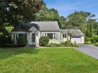 16 Round Hill Rd, Trumbull, CT 06611