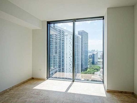 3rd image of 68 SE 6th St APT 2417