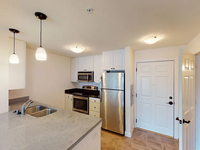 Delafield Woods Apartments — Photo 23