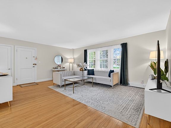 5th image of 21 Hammond Pond Pkwy APT 2