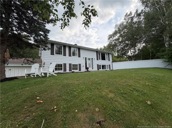 25 McNeish Rd, Dalhousie, NB E3N 6B8