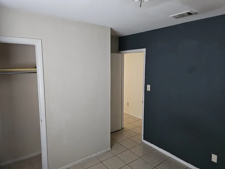 4655 Poinciana Dr — Photo 17