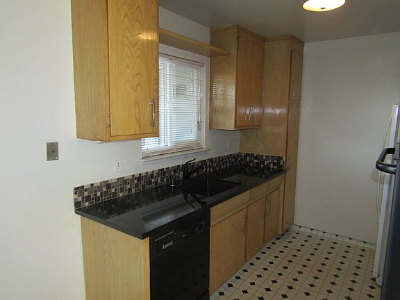 5th image of 3592 Payne Ave APT 8