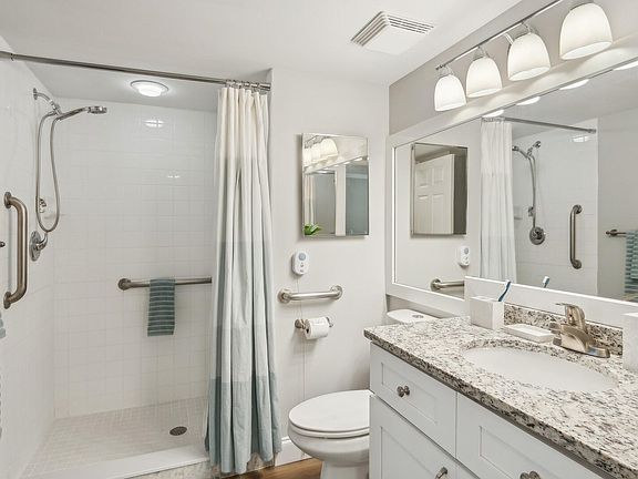 3rd image of 460 E Ocean Ave #512
