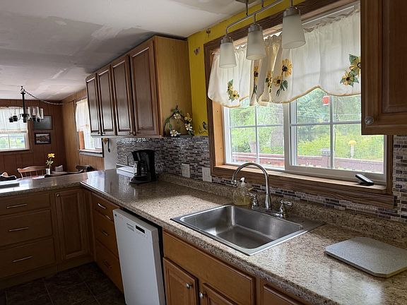 4th image of 428 Deer Meadow Road
