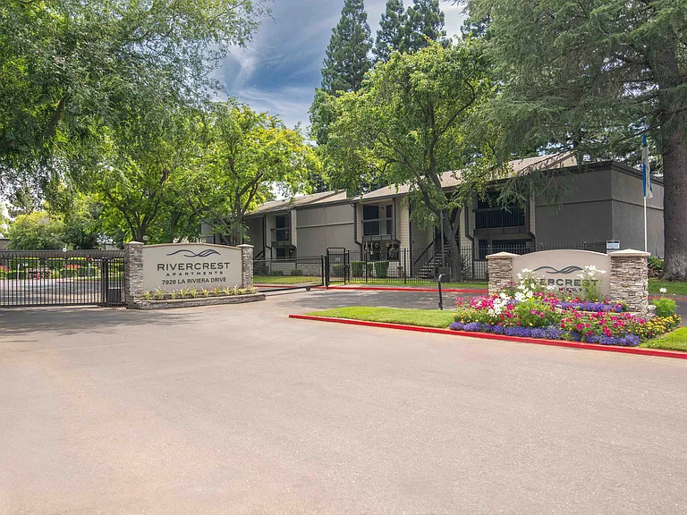 Rivercrest Apartments — Photo 1