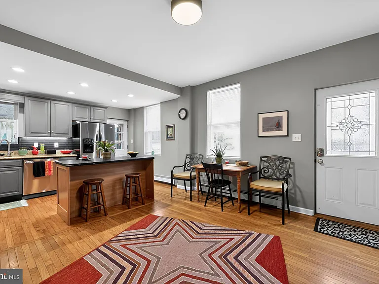 2100 E Dauphin St — Photo 15