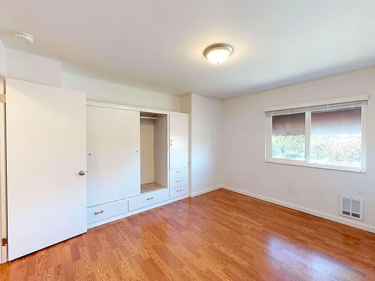 2220 Minor Apartments — Photo 14