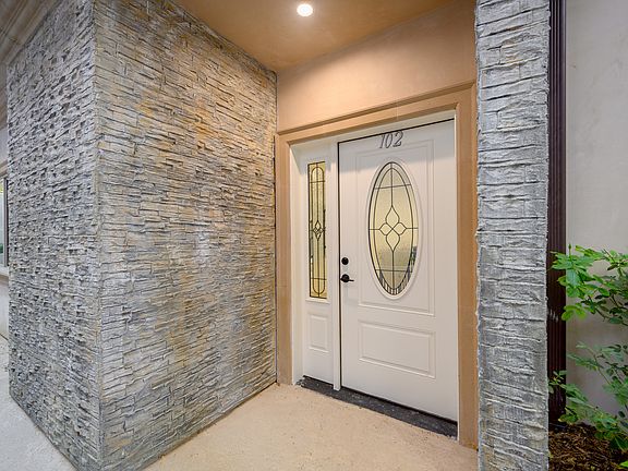 2nd image of 357 Harvey Dr #102