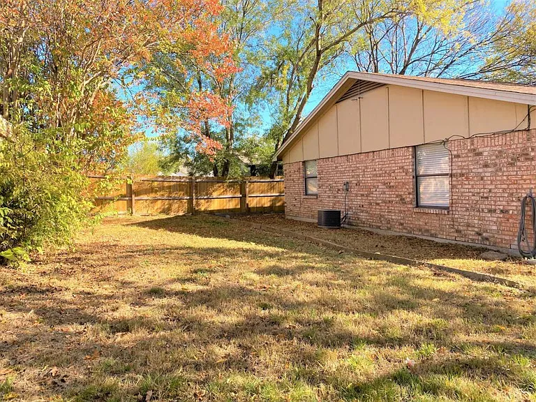 6059 Shadydale Ct — Photo 18