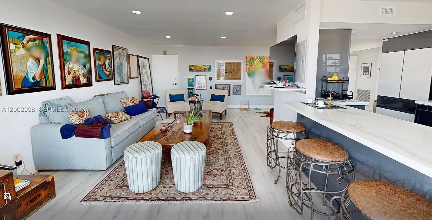 Golden Surf Towers Condo — Photo 4