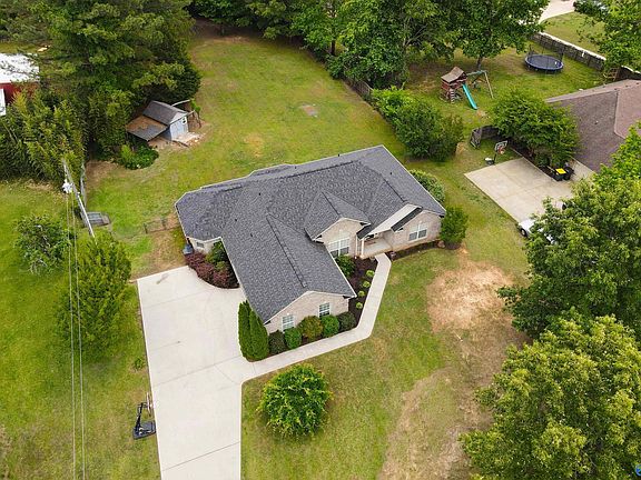 4th image of 305 Wildwood Way