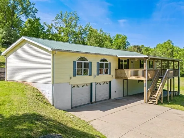 2710 Barth Rd, Belpre, OH 45714