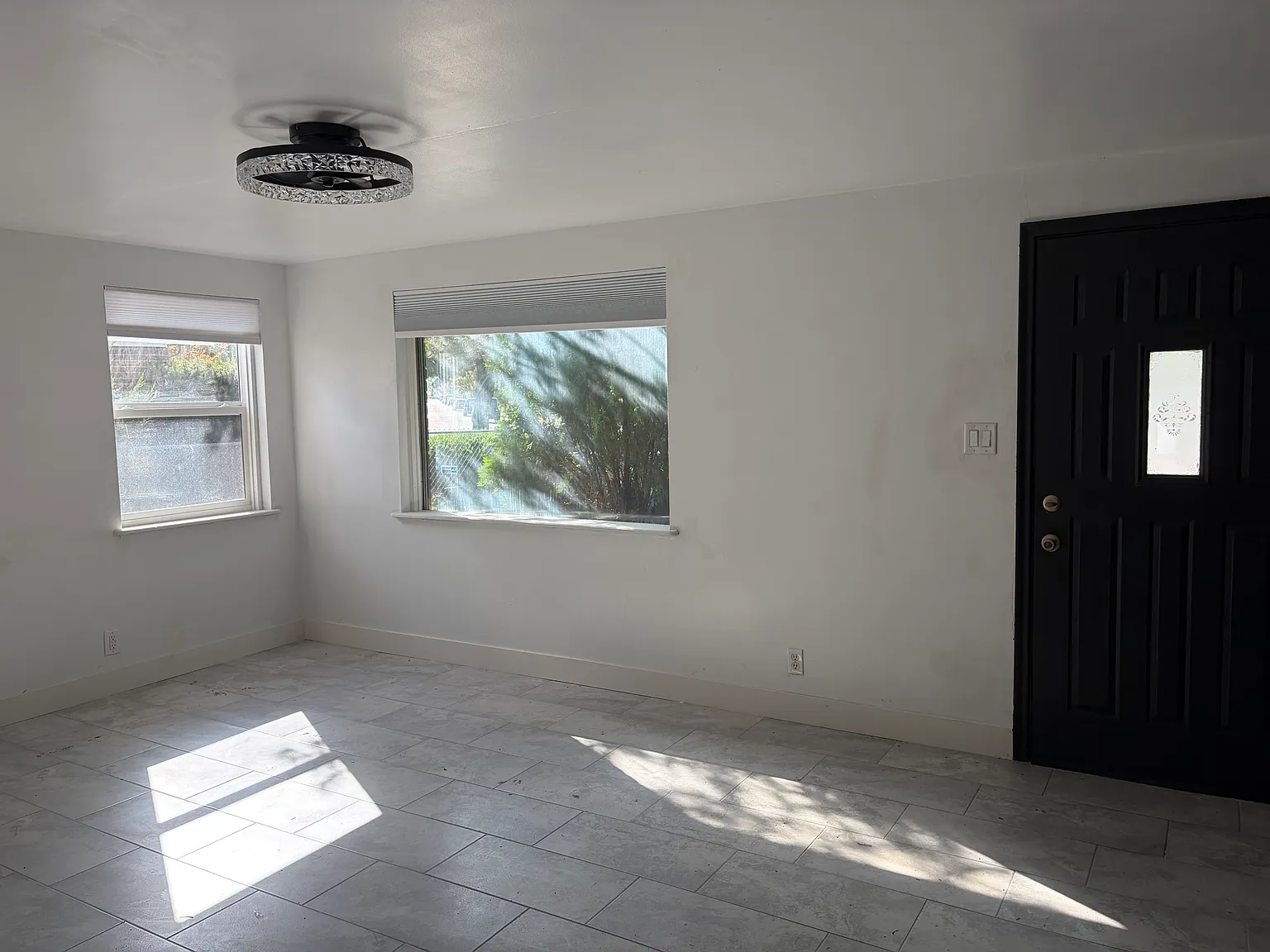 3 bed, 1084 sqft, $2,400 — Photo 2