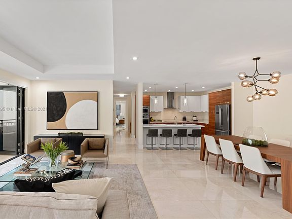 4th image of 718 Valencia Ave #205