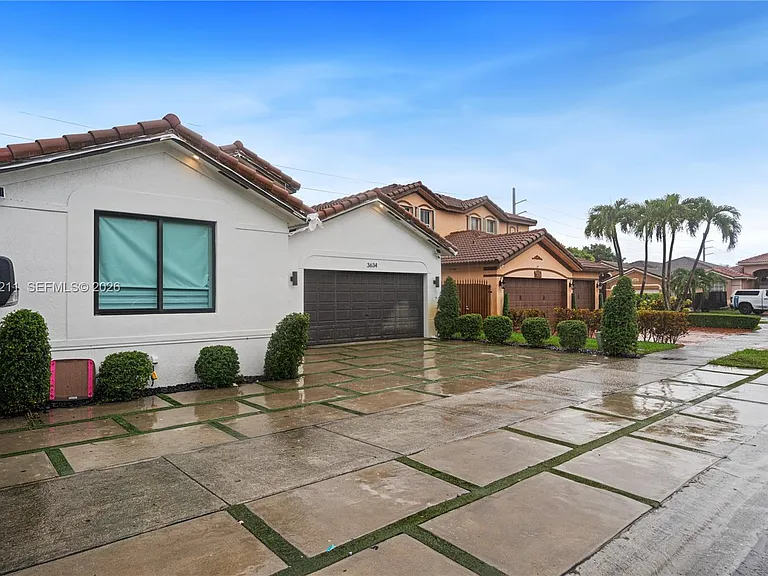 3634 SW 156th Ct — Photo 3