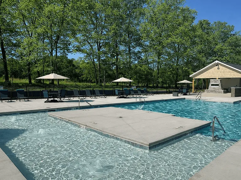 Pine Reserve Apartments — Photo 8