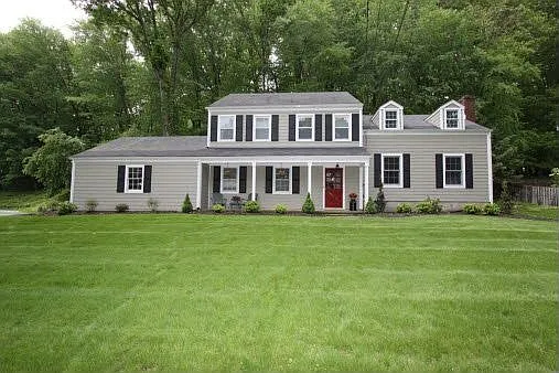 32 Stonehenge Rd photo 1
