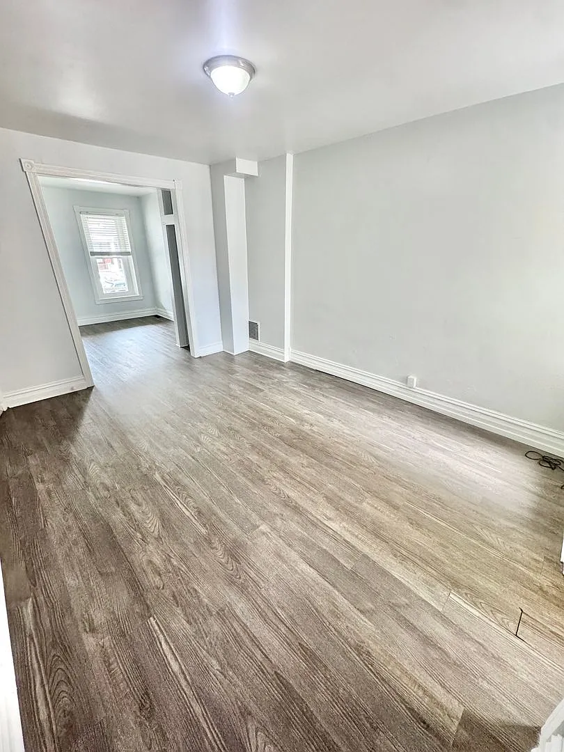 1410 W Turner St — Photo 3