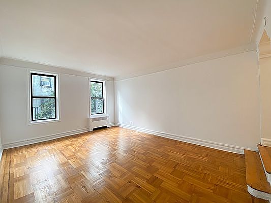 4th image of 50 E 19th St APT F2