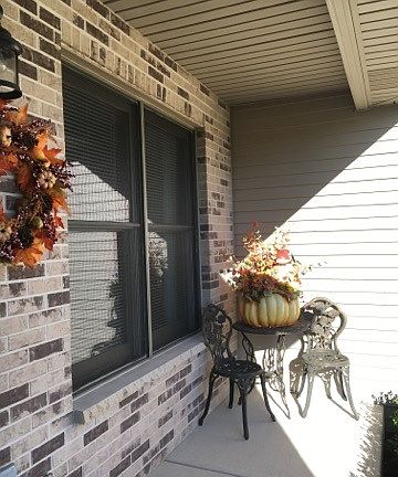 3rd image of 221 E Maplewood Dr