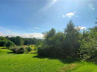 Drift Rd, Palmerton, PA 18071