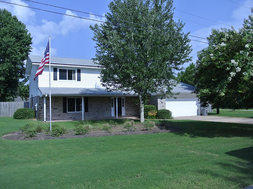 1st image of 841 Clarence Ln