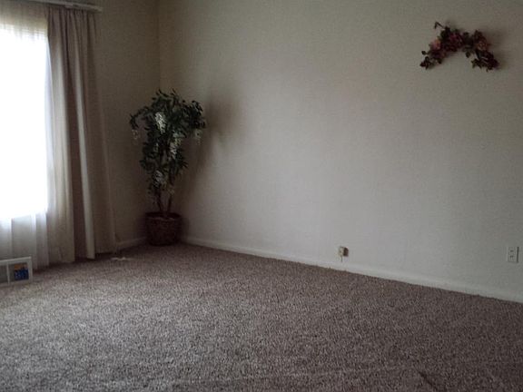 spacious family size Living Room