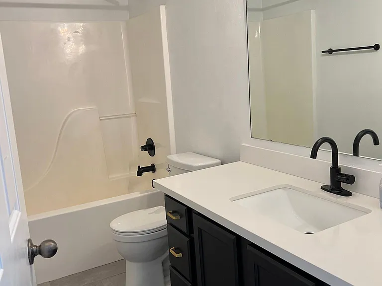 612 Dean St — Photo 3