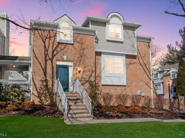 40 Primrose Ln, Long Hill Township, NJ 07933