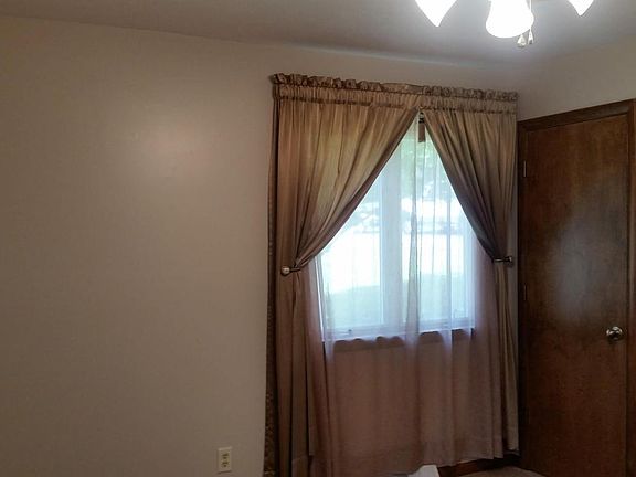 5th image of 10 Dogwood Ln