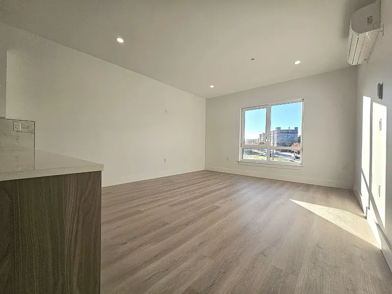 472 Mountainview Ave #103 — Photo 4