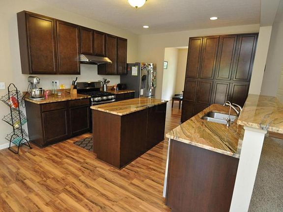 5th image of 9535 Pinewood Ct