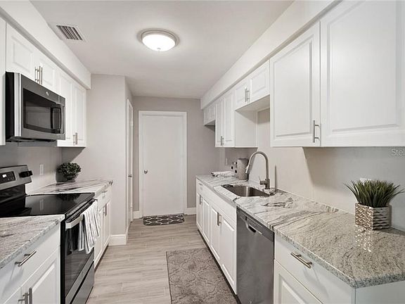 3rd image of 714 E Voorhis Ave