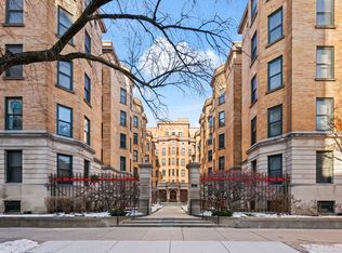 550 W Surf St APT 215, Chicago, IL 60657