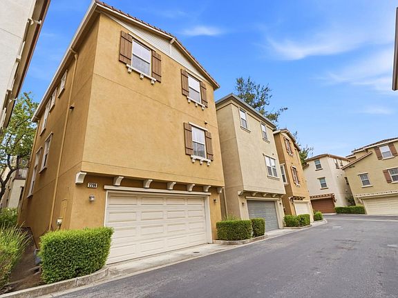 5th image of 2206 Golden Crest Cmns