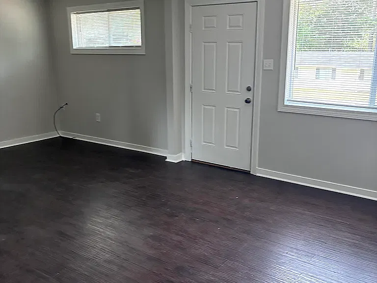 3 bed, 1100 sqft, $1,450 — Photo 2