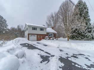 23 Montclair Dr, Glenville, NY 12302