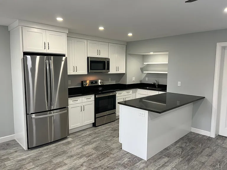 1517 Ocean Dr #10 — Photo 3
