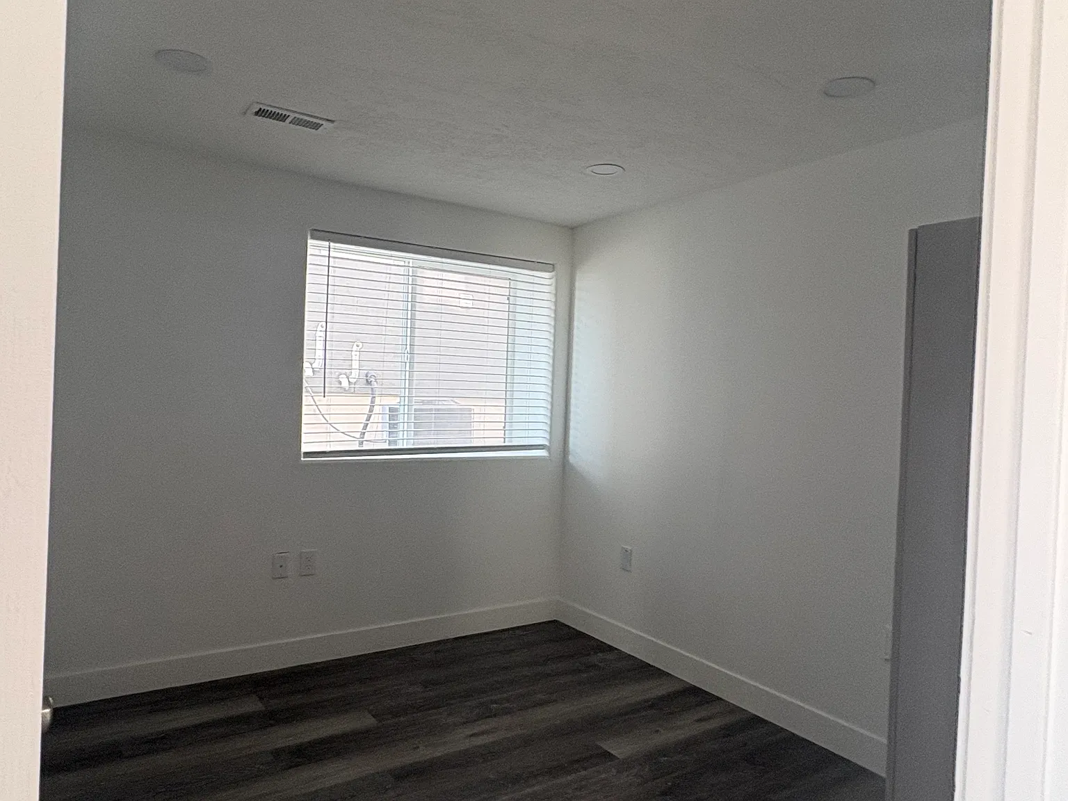 3 bed, 1002 sqft, $1,800 — Photo 3